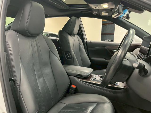 クラウンハイブリッド Ｇ－エグゼクティブ　禁煙車／ブラックレザーシート（ヒーター付）／サンルーフ／純正ナビ／フルセグＴＶ／ＵＳＢ接続可／全方位カメラ／前後ドラレコ／デジタルインナーミラー／ステアヒーター／ＥＴＣ／クルコン／純正１８アルミ（45枚目）