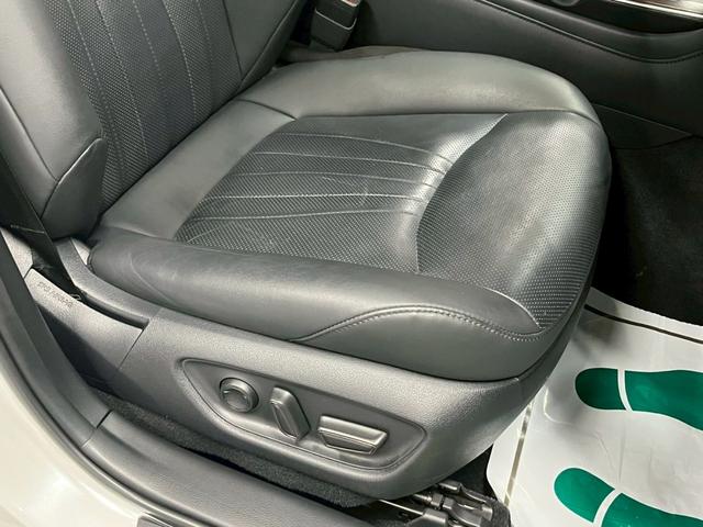 クラウンハイブリッド Ｇ－エグゼクティブ　禁煙車／ブラックレザーシート（ヒーター付）／サンルーフ／純正ナビ／フルセグＴＶ／ＵＳＢ接続可／全方位カメラ／前後ドラレコ／デジタルインナーミラー／ステアヒーター／ＥＴＣ／クルコン／純正１８アルミ（46枚目）