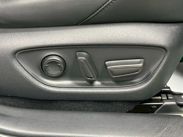 クラウンハイブリッド Ｇ－エグゼクティブ　禁煙車／ブラックレザーシート（ヒーター付）／サンルーフ／純正ナビ／フルセグＴＶ／ＵＳＢ接続可／全方位カメラ／前後ドラレコ／デジタルインナーミラー／ステアヒーター／ＥＴＣ／クルコン／純正１８アルミ（47枚目）