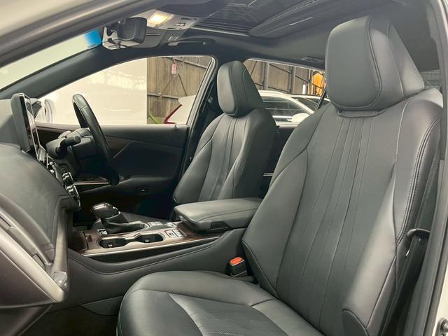 クラウンハイブリッド Ｇ－エグゼクティブ　禁煙車／ブラックレザーシート（ヒーター付）／サンルーフ／純正ナビ／フルセグＴＶ／ＵＳＢ接続可／全方位カメラ／前後ドラレコ／デジタルインナーミラー／ステアヒーター／ＥＴＣ／クルコン／純正１８アルミ（49枚目）