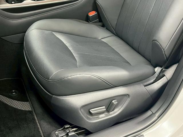 クラウンハイブリッド Ｇ－エグゼクティブ　禁煙車／ブラックレザーシート（ヒーター付）／サンルーフ／純正ナビ／フルセグＴＶ／ＵＳＢ接続可／全方位カメラ／前後ドラレコ／デジタルインナーミラー／ステアヒーター／ＥＴＣ／クルコン／純正１８アルミ（50枚目）