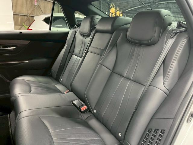 クラウンハイブリッド Ｇ－エグゼクティブ　禁煙車／ブラックレザーシート（ヒーター付）／サンルーフ／純正ナビ／フルセグＴＶ／ＵＳＢ接続可／全方位カメラ／前後ドラレコ／デジタルインナーミラー／ステアヒーター／ＥＴＣ／クルコン／純正１８アルミ（53枚目）