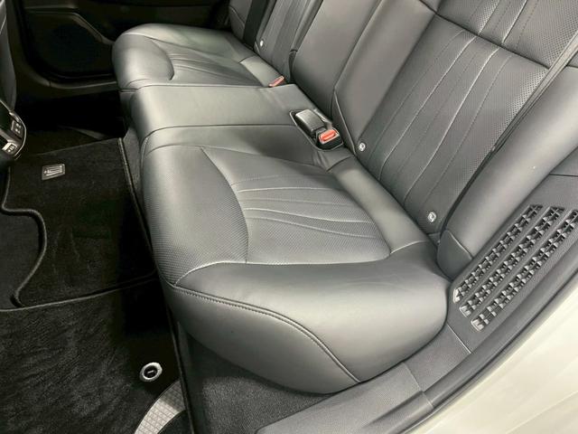 クラウンハイブリッド Ｇ－エグゼクティブ　禁煙車／ブラックレザーシート（ヒーター付）／サンルーフ／純正ナビ／フルセグＴＶ／ＵＳＢ接続可／全方位カメラ／前後ドラレコ／デジタルインナーミラー／ステアヒーター／ＥＴＣ／クルコン／純正１８アルミ（54枚目）