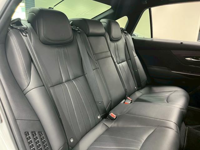 クラウンハイブリッド Ｇ－エグゼクティブ　禁煙車／ブラックレザーシート（ヒーター付）／サンルーフ／純正ナビ／フルセグＴＶ／ＵＳＢ接続可／全方位カメラ／前後ドラレコ／デジタルインナーミラー／ステアヒーター／ＥＴＣ／クルコン／純正１８アルミ（56枚目）