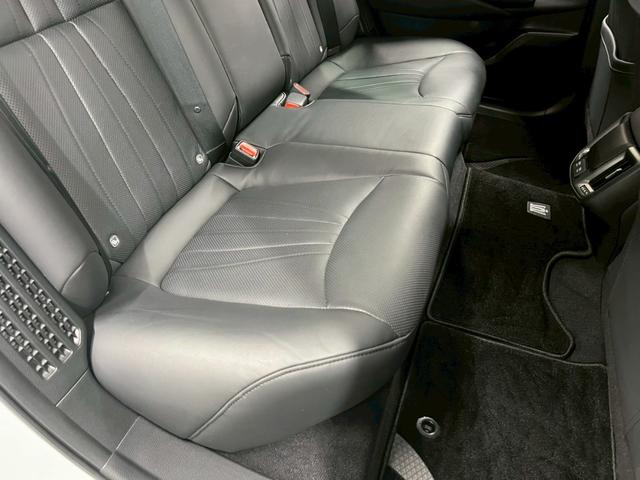 クラウンハイブリッド Ｇ－エグゼクティブ　禁煙車／ブラックレザーシート（ヒーター付）／サンルーフ／純正ナビ／フルセグＴＶ／ＵＳＢ接続可／全方位カメラ／前後ドラレコ／デジタルインナーミラー／ステアヒーター／ＥＴＣ／クルコン／純正１８アルミ（57枚目）