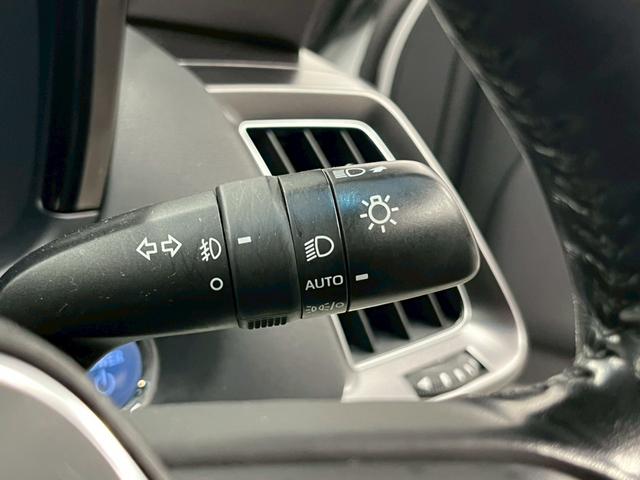 クラウンハイブリッド Ｇ－エグゼクティブ　禁煙車／ブラックレザーシート（ヒーター付）／サンルーフ／純正ナビ／フルセグＴＶ／ＵＳＢ接続可／全方位カメラ／前後ドラレコ／デジタルインナーミラー／ステアヒーター／ＥＴＣ／クルコン／純正１８アルミ（61枚目）