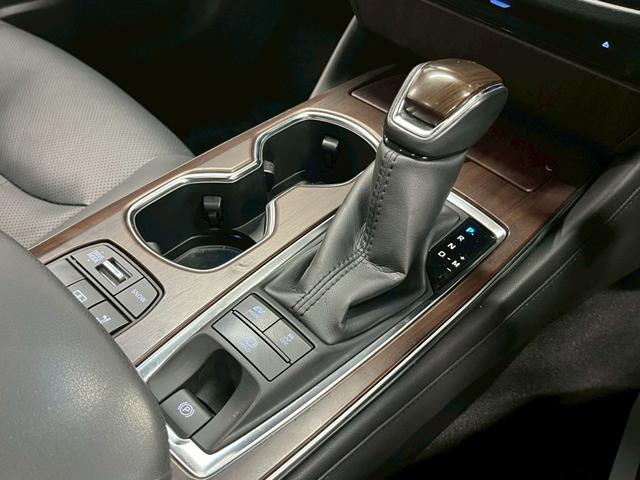 クラウンハイブリッド Ｇ－エグゼクティブ　禁煙車／ブラックレザーシート（ヒーター付）／サンルーフ／純正ナビ／フルセグＴＶ／ＵＳＢ接続可／全方位カメラ／前後ドラレコ／デジタルインナーミラー／ステアヒーター／ＥＴＣ／クルコン／純正１８アルミ（73枚目）