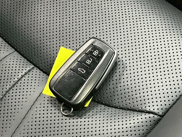 クラウンハイブリッド Ｇ－エグゼクティブ　禁煙車／ブラックレザーシート（ヒーター付）／サンルーフ／純正ナビ／フルセグＴＶ／ＵＳＢ接続可／全方位カメラ／前後ドラレコ／デジタルインナーミラー／ステアヒーター／ＥＴＣ／クルコン／純正１８アルミ（79枚目）