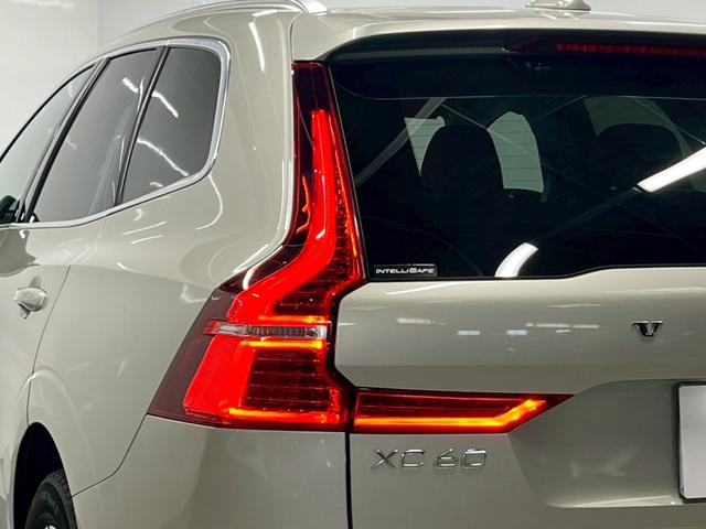 ＸＣ６０ Ｔ５　ＡＷＤ　インスクリプション　レザーシート（ヒーター付）／Ｐバックドア／ハーマンカードン／ボルボインテリセーフ／全方位カメラ／純正ナビ／フルセグＴＶ／ＵＳＢ接続可／クルコン／ＥＴＣ／ステアヒーター／前後ドラレコ／純正１９アルミ（31枚目）