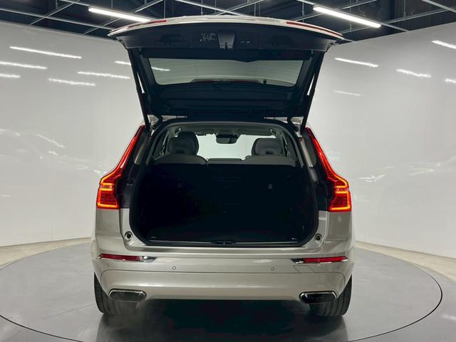 ＸＣ６０ Ｔ５　ＡＷＤ　インスクリプション　レザーシート（ヒーター付）／Ｐバックドア／ハーマンカードン／ボルボインテリセーフ／全方位カメラ／純正ナビ／フルセグＴＶ／ＵＳＢ接続可／クルコン／ＥＴＣ／ステアヒーター／前後ドラレコ／純正１９アルミ（33枚目）