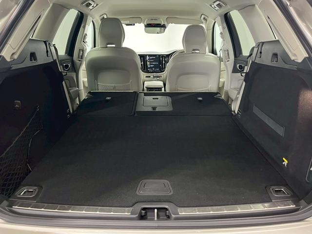 ＸＣ６０ Ｔ５　ＡＷＤ　インスクリプション　レザーシート（ヒーター付）／Ｐバックドア／ハーマンカードン／ボルボインテリセーフ／全方位カメラ／純正ナビ／フルセグＴＶ／ＵＳＢ接続可／クルコン／ＥＴＣ／ステアヒーター／前後ドラレコ／純正１９アルミ（35枚目）