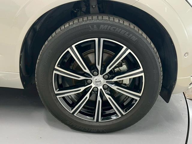 ＸＣ６０ Ｔ５　ＡＷＤ　インスクリプション　レザーシート（ヒーター付）／Ｐバックドア／ハーマンカードン／ボルボインテリセーフ／全方位カメラ／純正ナビ／フルセグＴＶ／ＵＳＢ接続可／クルコン／ＥＴＣ／ステアヒーター／前後ドラレコ／純正１９アルミ（40枚目）