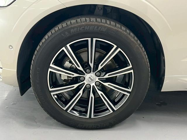 ＸＣ６０ Ｔ５　ＡＷＤ　インスクリプション　レザーシート（ヒーター付）／Ｐバックドア／ハーマンカードン／ボルボインテリセーフ／全方位カメラ／純正ナビ／フルセグＴＶ／ＵＳＢ接続可／クルコン／ＥＴＣ／ステアヒーター／前後ドラレコ／純正１９アルミ（41枚目）