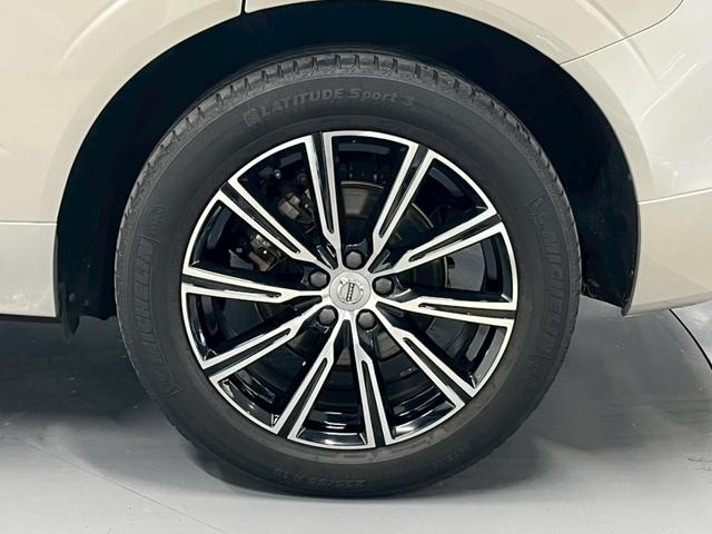 ＸＣ６０ Ｔ５　ＡＷＤ　インスクリプション　レザーシート（ヒーター付）／Ｐバックドア／ハーマンカードン／ボルボインテリセーフ／全方位カメラ／純正ナビ／フルセグＴＶ／ＵＳＢ接続可／クルコン／ＥＴＣ／ステアヒーター／前後ドラレコ／純正１９アルミ（42枚目）