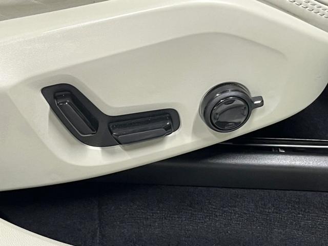 ＸＣ６０ Ｔ５　ＡＷＤ　インスクリプション　レザーシート（ヒーター付）／Ｐバックドア／ハーマンカードン／ボルボインテリセーフ／全方位カメラ／純正ナビ／フルセグＴＶ／ＵＳＢ接続可／クルコン／ＥＴＣ／ステアヒーター／前後ドラレコ／純正１９アルミ（50枚目）