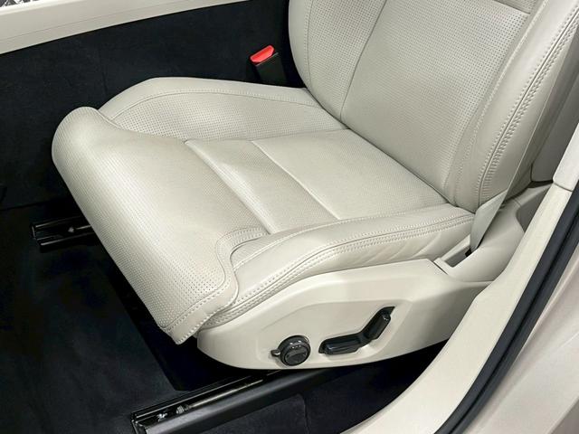 ＸＣ６０ Ｔ５　ＡＷＤ　インスクリプション　レザーシート（ヒーター付）／Ｐバックドア／ハーマンカードン／ボルボインテリセーフ／全方位カメラ／純正ナビ／フルセグＴＶ／ＵＳＢ接続可／クルコン／ＥＴＣ／ステアヒーター／前後ドラレコ／純正１９アルミ（53枚目）