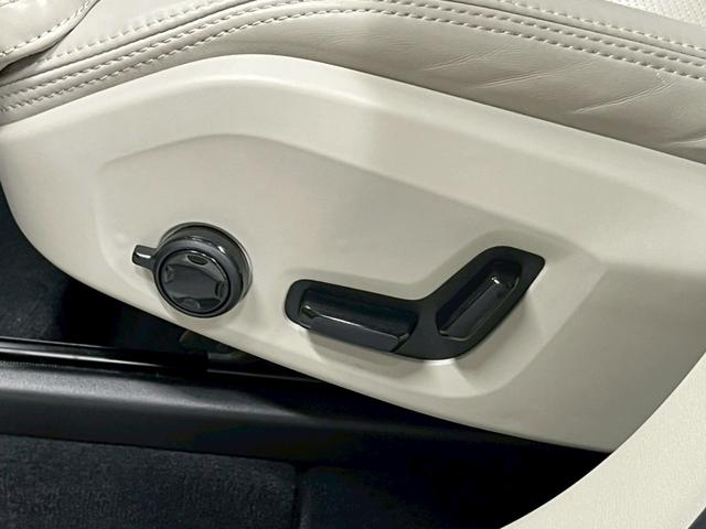 ＸＣ６０ Ｔ５　ＡＷＤ　インスクリプション　レザーシート（ヒーター付）／Ｐバックドア／ハーマンカードン／ボルボインテリセーフ／全方位カメラ／純正ナビ／フルセグＴＶ／ＵＳＢ接続可／クルコン／ＥＴＣ／ステアヒーター／前後ドラレコ／純正１９アルミ（54枚目）