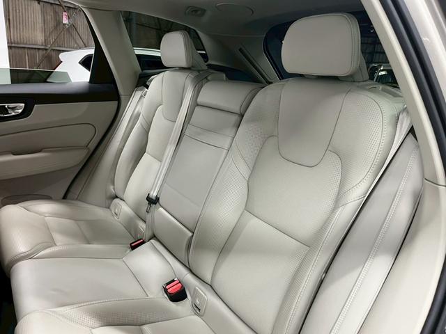 ＸＣ６０ Ｔ５　ＡＷＤ　インスクリプション　レザーシート（ヒーター付）／Ｐバックドア／ハーマンカードン／ボルボインテリセーフ／全方位カメラ／純正ナビ／フルセグＴＶ／ＵＳＢ接続可／クルコン／ＥＴＣ／ステアヒーター／前後ドラレコ／純正１９アルミ（56枚目）
