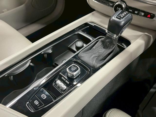 ＸＣ６０ Ｔ５　ＡＷＤ　インスクリプション　レザーシート（ヒーター付）／Ｐバックドア／ハーマンカードン／ボルボインテリセーフ／全方位カメラ／純正ナビ／フルセグＴＶ／ＵＳＢ接続可／クルコン／ＥＴＣ／ステアヒーター／前後ドラレコ／純正１９アルミ（75枚目）