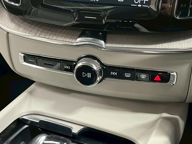 ＸＣ６０ Ｔ５　ＡＷＤ　インスクリプション　レザーシート（ヒーター付）／Ｐバックドア／ハーマンカードン／ボルボインテリセーフ／全方位カメラ／純正ナビ／フルセグＴＶ／ＵＳＢ接続可／クルコン／ＥＴＣ／ステアヒーター／前後ドラレコ／純正１９アルミ（76枚目）