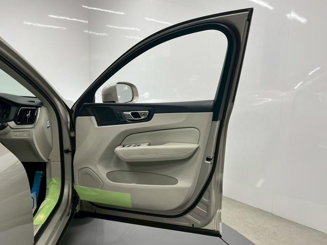 ＸＣ６０ Ｔ５　ＡＷＤ　インスクリプション　レザーシート（ヒーター付）／Ｐバックドア／ハーマンカードン／ボルボインテリセーフ／全方位カメラ／純正ナビ／フルセグＴＶ／ＵＳＢ接続可／クルコン／ＥＴＣ／ステアヒーター／前後ドラレコ／純正１９アルミ（80枚目）