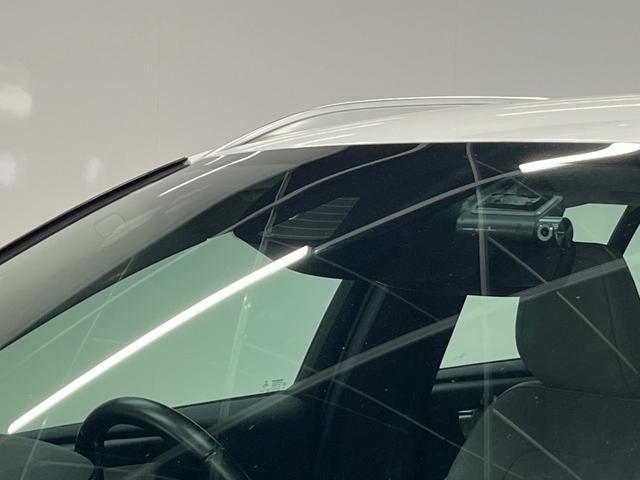 ＸＣ４０ Ｔ４　ＡＷＤ　モーメンタム　禁煙車／ホワイトルーフ／ＥＲＳＴ２０インチアルミホイール／フロントグリル／Ｒデザイン／純正ナビ／フルセグＴＶ／全方位カメラ／前後ドラレコ／シートヒーター／ステアヒーター／ＥＴＣ／クルコン／Ｐバックドア（28枚目）