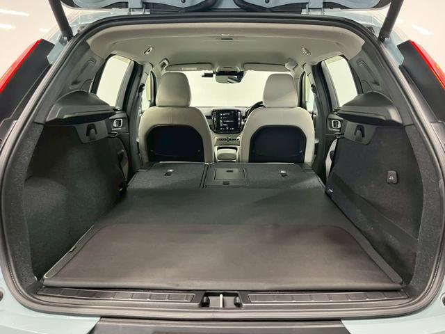 ＸＣ４０ Ｔ４　ＡＷＤ　モーメンタム　禁煙車／ホワイトルーフ／ＥＲＳＴ２０インチアルミホイール／フロントグリル／Ｒデザイン／純正ナビ／フルセグＴＶ／全方位カメラ／前後ドラレコ／シートヒーター／ステアヒーター／ＥＴＣ／クルコン／Ｐバックドア（35枚目）