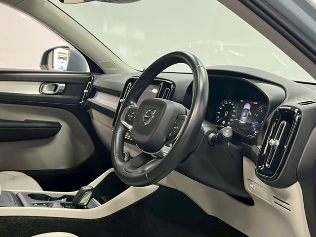 ＸＣ４０ Ｔ４　ＡＷＤ　モーメンタム　禁煙車／ホワイトルーフ／ＥＲＳＴ２０インチアルミホイール／フロントグリル／Ｒデザイン／純正ナビ／フルセグＴＶ／全方位カメラ／前後ドラレコ／シートヒーター／ステアヒーター／ＥＴＣ／クルコン／Ｐバックドア（47枚目）