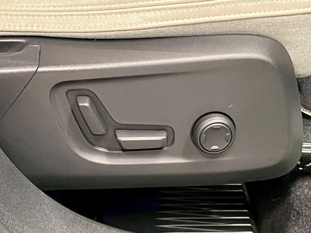 ＸＣ４０ Ｔ４　ＡＷＤ　モーメンタム　禁煙車／ホワイトルーフ／ＥＲＳＴ２０インチアルミホイール／フロントグリル／Ｒデザイン／純正ナビ／フルセグＴＶ／全方位カメラ／前後ドラレコ／シートヒーター／ステアヒーター／ＥＴＣ／クルコン／Ｐバックドア（50枚目）