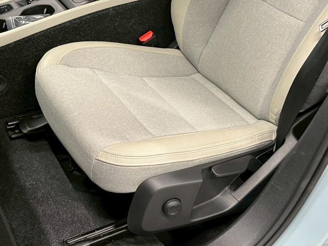 ＸＣ４０ Ｔ４　ＡＷＤ　モーメンタム　禁煙車／ホワイトルーフ／ＥＲＳＴ２０インチアルミホイール／フロントグリル／Ｒデザイン／純正ナビ／フルセグＴＶ／全方位カメラ／前後ドラレコ／シートヒーター／ステアヒーター／ＥＴＣ／クルコン／Ｐバックドア（53枚目）