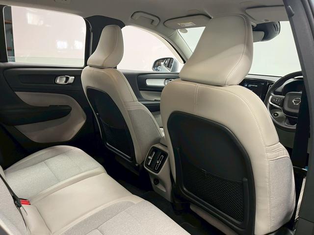 ＸＣ４０ Ｔ４　ＡＷＤ　モーメンタム　禁煙車／ホワイトルーフ／ＥＲＳＴ２０インチアルミホイール／フロントグリル／Ｒデザイン／純正ナビ／フルセグＴＶ／全方位カメラ／前後ドラレコ／シートヒーター／ステアヒーター／ＥＴＣ／クルコン／Ｐバックドア（58枚目）