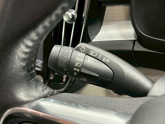 ＸＣ４０ Ｔ４　ＡＷＤ　モーメンタム　禁煙車／ホワイトルーフ／ＥＲＳＴ２０インチアルミホイール／フロントグリル／Ｒデザイン／純正ナビ／フルセグＴＶ／全方位カメラ／前後ドラレコ／シートヒーター／ステアヒーター／ＥＴＣ／クルコン／Ｐバックドア（64枚目）