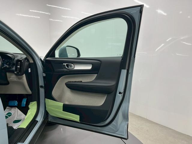 ＸＣ４０ Ｔ４　ＡＷＤ　モーメンタム　禁煙車／ホワイトルーフ／ＥＲＳＴ２０インチアルミホイール／フロントグリル／Ｒデザイン／純正ナビ／フルセグＴＶ／全方位カメラ／前後ドラレコ／シートヒーター／ステアヒーター／ＥＴＣ／クルコン／Ｐバックドア（65枚目）