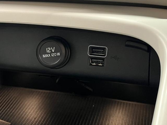 ＸＣ４０ Ｔ４　ＡＷＤ　モーメンタム　禁煙車／ホワイトルーフ／ＥＲＳＴ２０インチアルミホイール／フロントグリル／Ｒデザイン／純正ナビ／フルセグＴＶ／全方位カメラ／前後ドラレコ／シートヒーター／ステアヒーター／ＥＴＣ／クルコン／Ｐバックドア（76枚目）