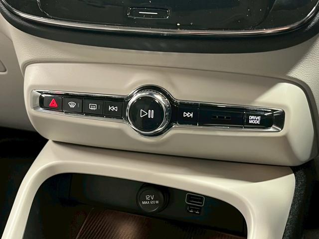 ＸＣ４０ Ｔ４　ＡＷＤ　モーメンタム　禁煙車／ホワイトルーフ／ＥＲＳＴ２０インチアルミホイール／フロントグリル／Ｒデザイン／純正ナビ／フルセグＴＶ／全方位カメラ／前後ドラレコ／シートヒーター／ステアヒーター／ＥＴＣ／クルコン／Ｐバックドア（77枚目）