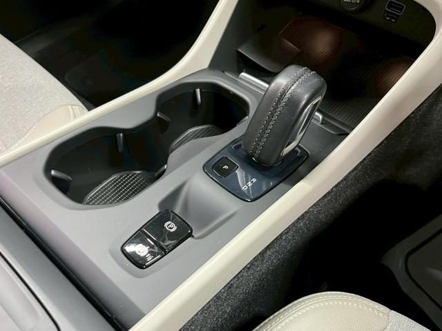 ＸＣ４０ Ｔ４　ＡＷＤ　モーメンタム　禁煙車／ホワイトルーフ／ＥＲＳＴ２０インチアルミホイール／フロントグリル／Ｒデザイン／純正ナビ／フルセグＴＶ／全方位カメラ／前後ドラレコ／シートヒーター／ステアヒーター／ＥＴＣ／クルコン／Ｐバックドア（78枚目）