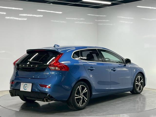 Ｖ４０ Ｄ４　Ｒデザイン　チューンド　バイ　ポールスター　２０１８年モデル／禁煙車／ブラックレザーシート（ヒーター付）／ボルボインテリセーフ／ハーマンカードン／バックカメラ／ナビ／Ｂｌｕｅｔｏｏｔｈ対応／ＵＳＢ接続可／前後ドラレコ／外品１６アルミ（15枚目）