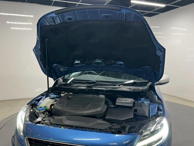 Ｖ４０ Ｄ４　Ｒデザイン　チューンド　バイ　ポールスター　２０１８年モデル／禁煙車／ブラックレザーシート（ヒーター付）／ボルボインテリセーフ／ハーマンカードン／バックカメラ／ナビ／Ｂｌｕｅｔｏｏｔｈ対応／ＵＳＢ接続可／前後ドラレコ／外品１６アルミ（21枚目）