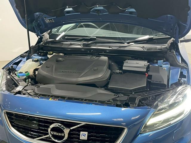 Ｖ４０ Ｄ４　Ｒデザイン　チューンド　バイ　ポールスター　２０１８年モデル／禁煙車／ブラックレザーシート（ヒーター付）／ボルボインテリセーフ／ハーマンカードン／バックカメラ／ナビ／Ｂｌｕｅｔｏｏｔｈ対応／ＵＳＢ接続可／前後ドラレコ／外品１６アルミ（22枚目）