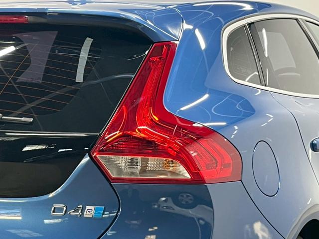 Ｖ４０ Ｄ４　Ｒデザイン　チューンド　バイ　ポールスター　２０１８年モデル／禁煙車／ブラックレザーシート（ヒーター付）／ボルボインテリセーフ／ハーマンカードン／バックカメラ／ナビ／Ｂｌｕｅｔｏｏｔｈ対応／ＵＳＢ接続可／前後ドラレコ／外品１６アルミ（32枚目）