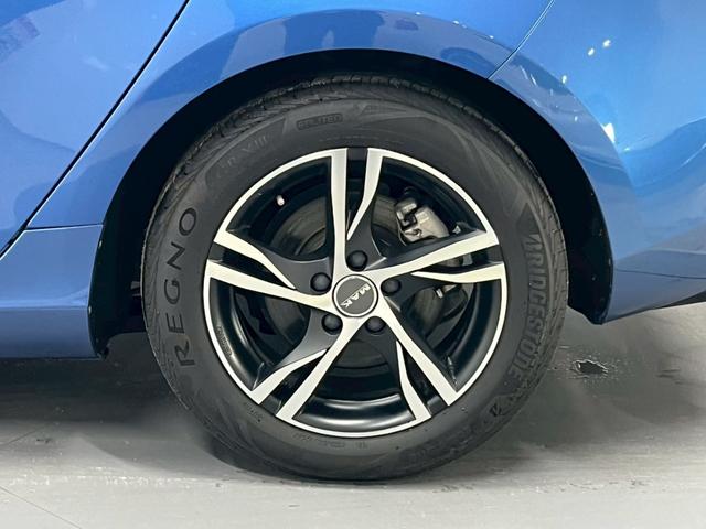 Ｖ４０ Ｄ４　Ｒデザイン　チューンド　バイ　ポールスター　２０１８年モデル／禁煙車／ブラックレザーシート（ヒーター付）／ボルボインテリセーフ／ハーマンカードン／バックカメラ／ナビ／Ｂｌｕｅｔｏｏｔｈ対応／ＵＳＢ接続可／前後ドラレコ／外品１６アルミ（41枚目）