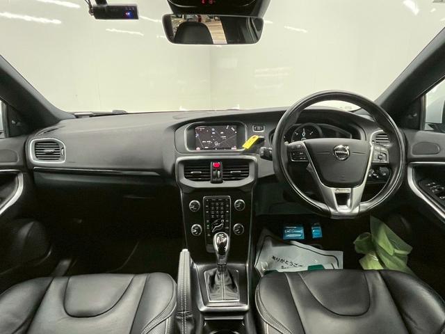 Ｖ４０ Ｄ４　Ｒデザイン　チューンド　バイ　ポールスター　２０１８年モデル／禁煙車／ブラックレザーシート（ヒーター付）／ボルボインテリセーフ／ハーマンカードン／バックカメラ／ナビ／Ｂｌｕｅｔｏｏｔｈ対応／ＵＳＢ接続可／前後ドラレコ／外品１６アルミ（42枚目）
