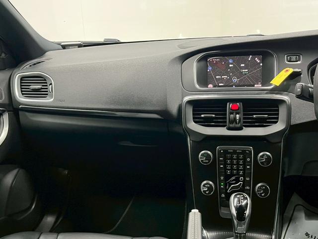 Ｖ４０ Ｄ４　Ｒデザイン　チューンド　バイ　ポールスター　２０１８年モデル／禁煙車／ブラックレザーシート（ヒーター付）／ボルボインテリセーフ／ハーマンカードン／バックカメラ／ナビ／Ｂｌｕｅｔｏｏｔｈ対応／ＵＳＢ接続可／前後ドラレコ／外品１６アルミ（44枚目）