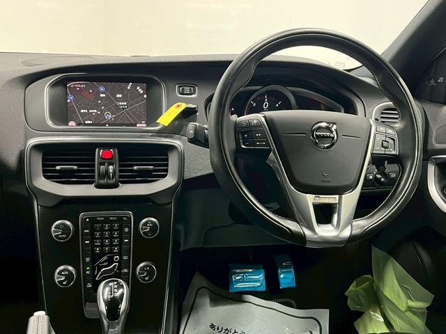Ｖ４０ Ｄ４　Ｒデザイン　チューンド　バイ　ポールスター　２０１８年モデル／禁煙車／ブラックレザーシート（ヒーター付）／ボルボインテリセーフ／ハーマンカードン／バックカメラ／ナビ／Ｂｌｕｅｔｏｏｔｈ対応／ＵＳＢ接続可／前後ドラレコ／外品１６アルミ（45枚目）