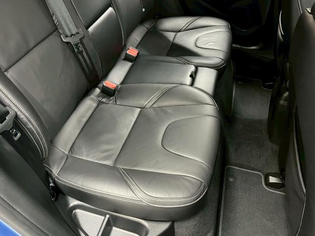 Ｖ４０ Ｄ４　Ｒデザイン　チューンド　バイ　ポールスター　２０１８年モデル／禁煙車／ブラックレザーシート（ヒーター付）／ボルボインテリセーフ／ハーマンカードン／バックカメラ／ナビ／Ｂｌｕｅｔｏｏｔｈ対応／ＵＳＢ接続可／前後ドラレコ／外品１６アルミ（59枚目）