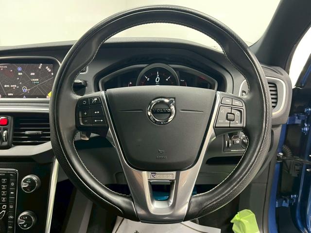 Ｖ４０ Ｄ４　Ｒデザイン　チューンド　バイ　ポールスター　２０１８年モデル／禁煙車／ブラックレザーシート（ヒーター付）／ボルボインテリセーフ／ハーマンカードン／バックカメラ／ナビ／Ｂｌｕｅｔｏｏｔｈ対応／ＵＳＢ接続可／前後ドラレコ／外品１６アルミ（60枚目）