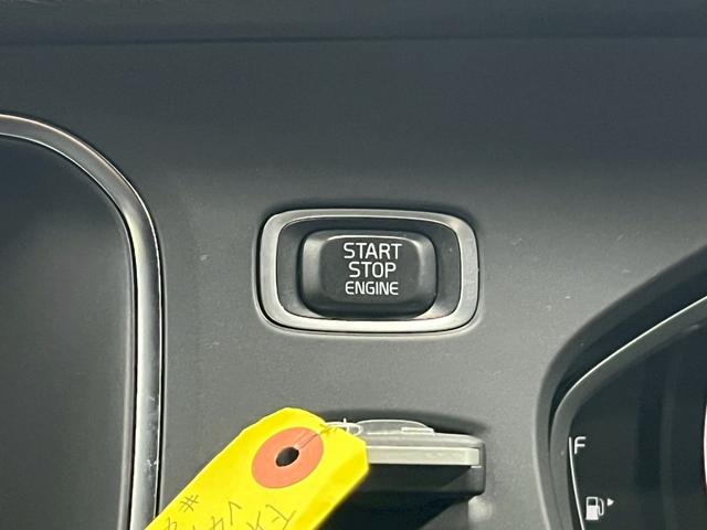 Ｖ４０ Ｄ４　Ｒデザイン　チューンド　バイ　ポールスター　２０１８年モデル／禁煙車／ブラックレザーシート（ヒーター付）／ボルボインテリセーフ／ハーマンカードン／バックカメラ／ナビ／Ｂｌｕｅｔｏｏｔｈ対応／ＵＳＢ接続可／前後ドラレコ／外品１６アルミ（65枚目）