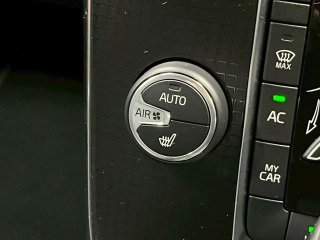 Ｖ４０ Ｄ４　Ｒデザイン　チューンド　バイ　ポールスター　２０１８年モデル／禁煙車／ブラックレザーシート（ヒーター付）／ボルボインテリセーフ／ハーマンカードン／バックカメラ／ナビ／Ｂｌｕｅｔｏｏｔｈ対応／ＵＳＢ接続可／前後ドラレコ／外品１６アルミ（74枚目）