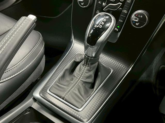 Ｖ４０ Ｄ４　Ｒデザイン　チューンド　バイ　ポールスター　２０１８年モデル／禁煙車／ブラックレザーシート（ヒーター付）／ボルボインテリセーフ／ハーマンカードン／バックカメラ／ナビ／Ｂｌｕｅｔｏｏｔｈ対応／ＵＳＢ接続可／前後ドラレコ／外品１６アルミ（75枚目）