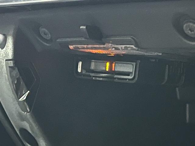 Ｖ４０ Ｄ４　Ｒデザイン　チューンド　バイ　ポールスター　２０１８年モデル／禁煙車／ブラックレザーシート（ヒーター付）／ボルボインテリセーフ／ハーマンカードン／バックカメラ／ナビ／Ｂｌｕｅｔｏｏｔｈ対応／ＵＳＢ接続可／前後ドラレコ／外品１６アルミ（80枚目）